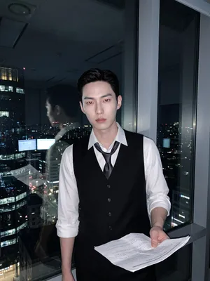 Jihoon, 29 — AI boyfriend character from Seoul, South Korea; heads strategy at his family's company