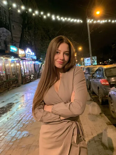 Ekaterina, 23 — AI girlfriend character from Kazan, Russia; bartender at a craft beer bar
