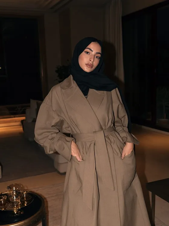Lama, 20 — AI girlfriend character from Al Ain, United Arab Emirates; second-year business student at uaeu