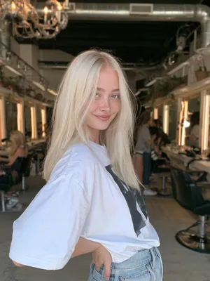Madison, 26 — AI girlfriend character from Austin, Texas, United States; hairdresser with her own chair