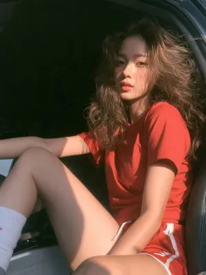 Mai, 25 — AI girlfriend character from Hanoi, Vietnam; entrepreneur who built her own beauty salon