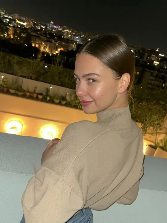 Milana, 23 — AI girlfriend character from Kazan, Russia; bartender at a cocktail bar and part-time economics student