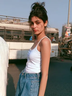 Shreya, 20 — AI girlfriend character from Kolkata, India; english literature student in kolkata